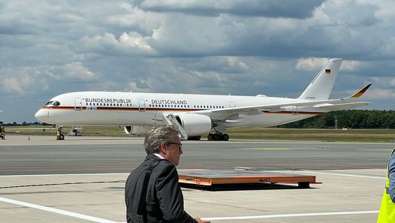 Schauspiel am Airport: Deutsche "Air Force One" landet in Nürnberg - und bringt Prominenz mit