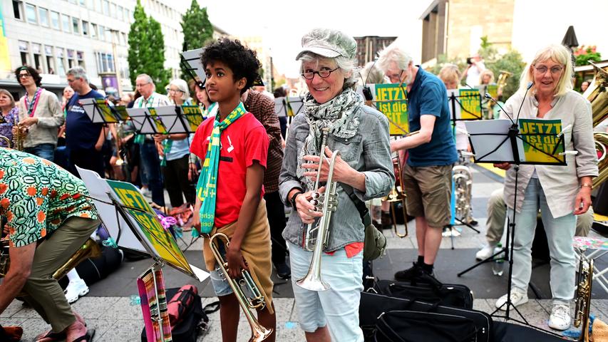 Hier gibt's was auf die Ohren: Über 1000 Bläser musizieren gemeinsam beim Kirchentag in Nürnberg