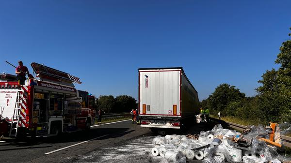 Schwerer Unfall mit drei beteiligten Lastwagen auf der A6: Fahrer hatte Glück im Unglück
