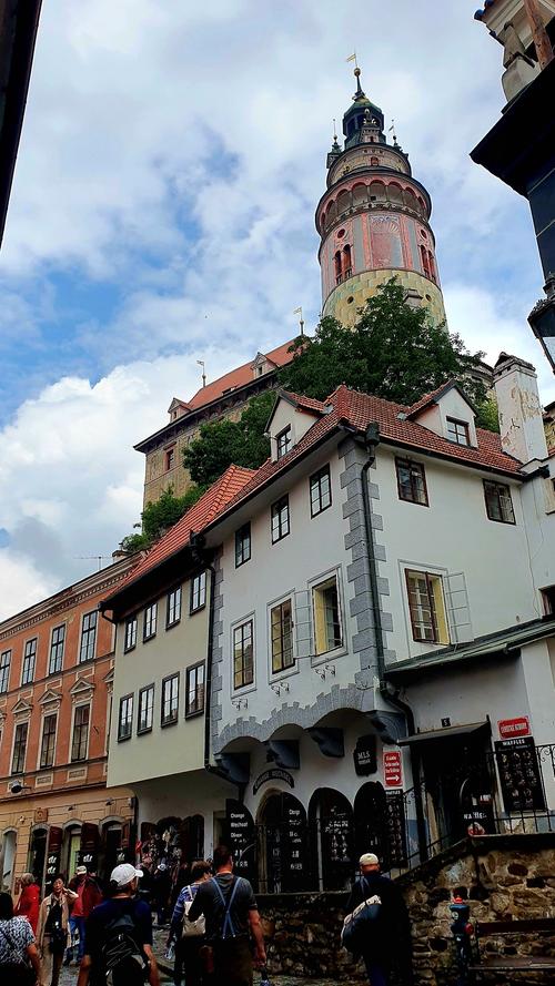 Am nächsten Tag: Böhmisch Krumau / Cesky Krumlov. Hier der Schlossturm über der Stadt. Die spannende Reisereportage zu dieser Bildergalerie lesen sie hier auf unserem Premiumportal www.nn.de/leben/reisen .