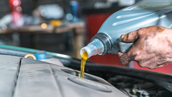 Ölwechsel beim Auto: So oft sollten Sie ihn wirklich durchführen