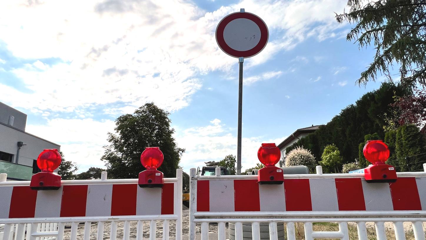 Den Sommer über wird es einige Staus in Regensburg geben. Gleich an zwei Stellen müssen große Verkehrsadern teilweise gesperrt werden. (Symbolbild) Den Sommer über wird es einige Staus in Regensburg geben. Gleich an zwei Stellen müssen große Verkehrsadern teilweise gesperrt werden. (Symbolbild)