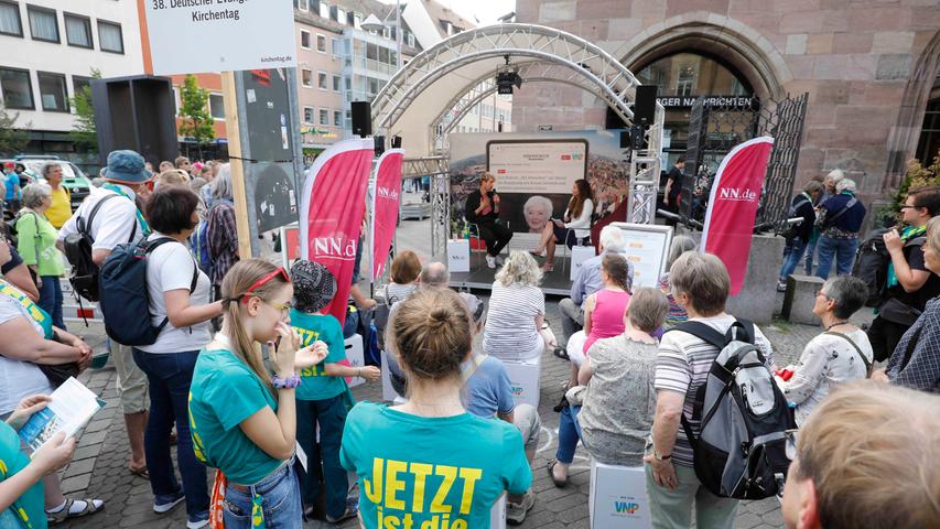 Der Live-Podcast des Verlags Nürnberger Presse zog zahlreiche interessierte Zuhörerinnen und Zuhörer an.