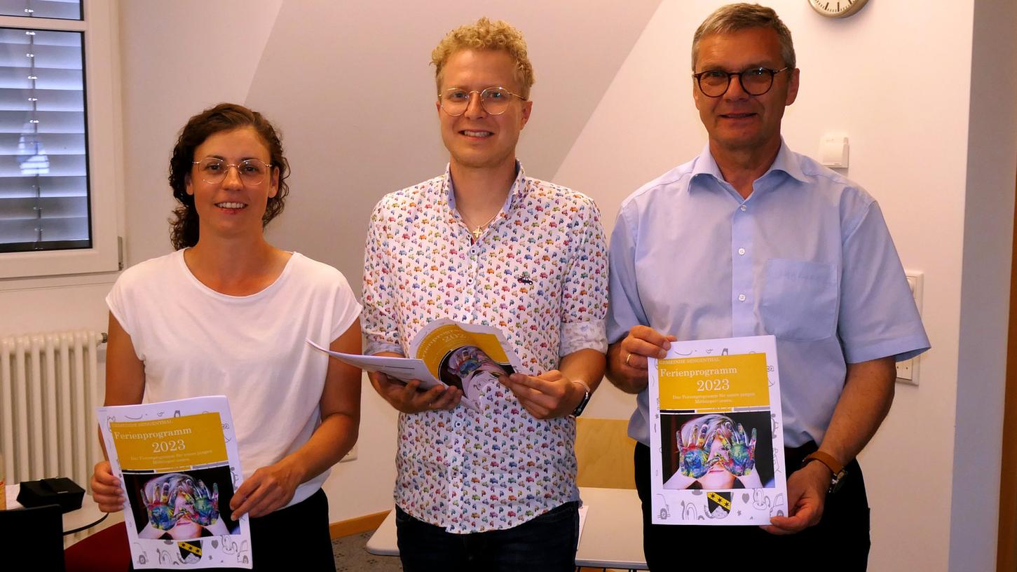 Die Jugendreferenten Christine Kobras und Sebastian Meier stellten das neue Ferienprogramm vor. Die Jugendreferenten Christine Kobras und Sebastian Meier stellten das neue Ferienprogramm vor.