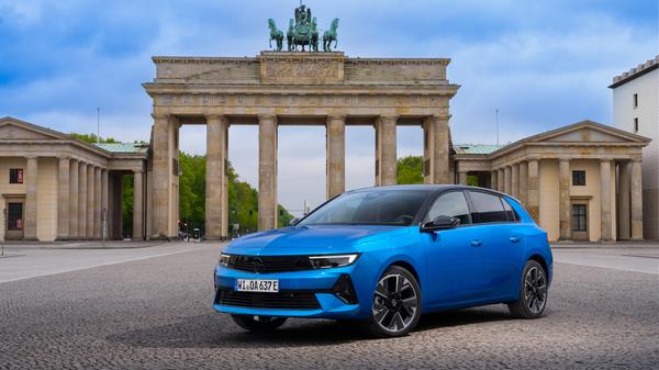 Für Vortrieb sorgt ein 115 kW/156 PS starker Elektromotor mit 270 Newtonmetern Drehmoment.