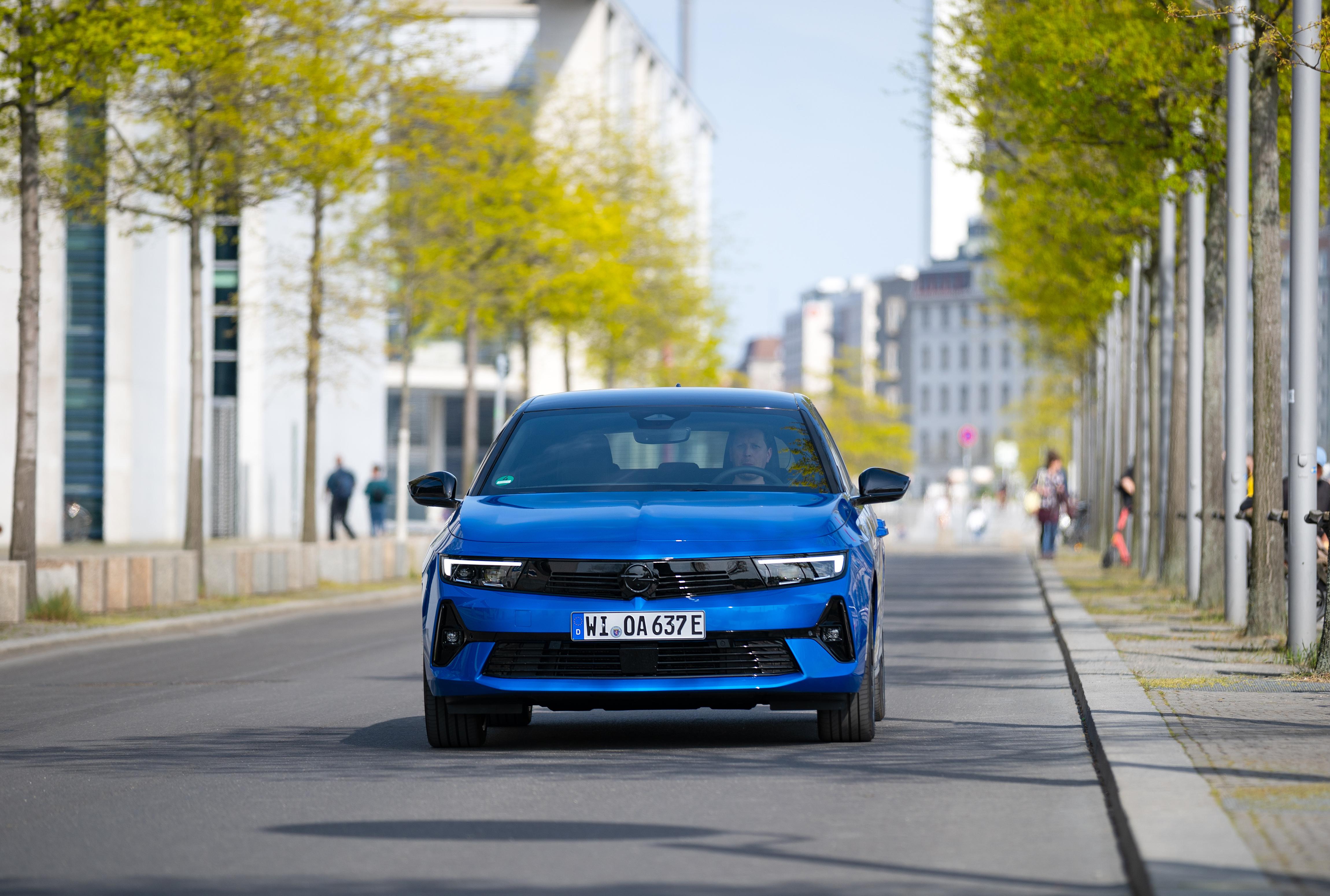 Mit gerade einmal 1679 Kilogramm ist der Astra Electric für E-Auto-Verhältnisse ein ausgesprochenes Leichtgewicht.