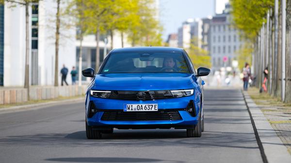 Mit gerade einmal 1679 Kilogramm ist der Astra Electric für E-Auto-Verhältnisse ein ausgesprochenes Leichtgewicht.