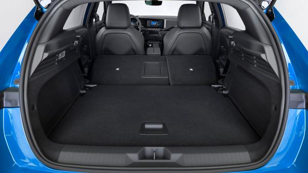 Das Gepäckabteil nimmt 352 bis 1268 Liter auf - weniger als die Verbrenner-Versionen, aber genauso viel wie der Astra Plug-in-Hybrid.