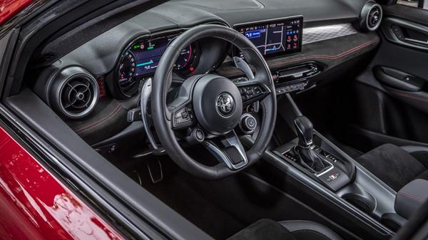 Wer glaubt, der Materialgüte eines Alfa Romeos noch immer mit Misstrauen begegnen zu müssen, sieht sich aufs Angenehmste enttäuscht.