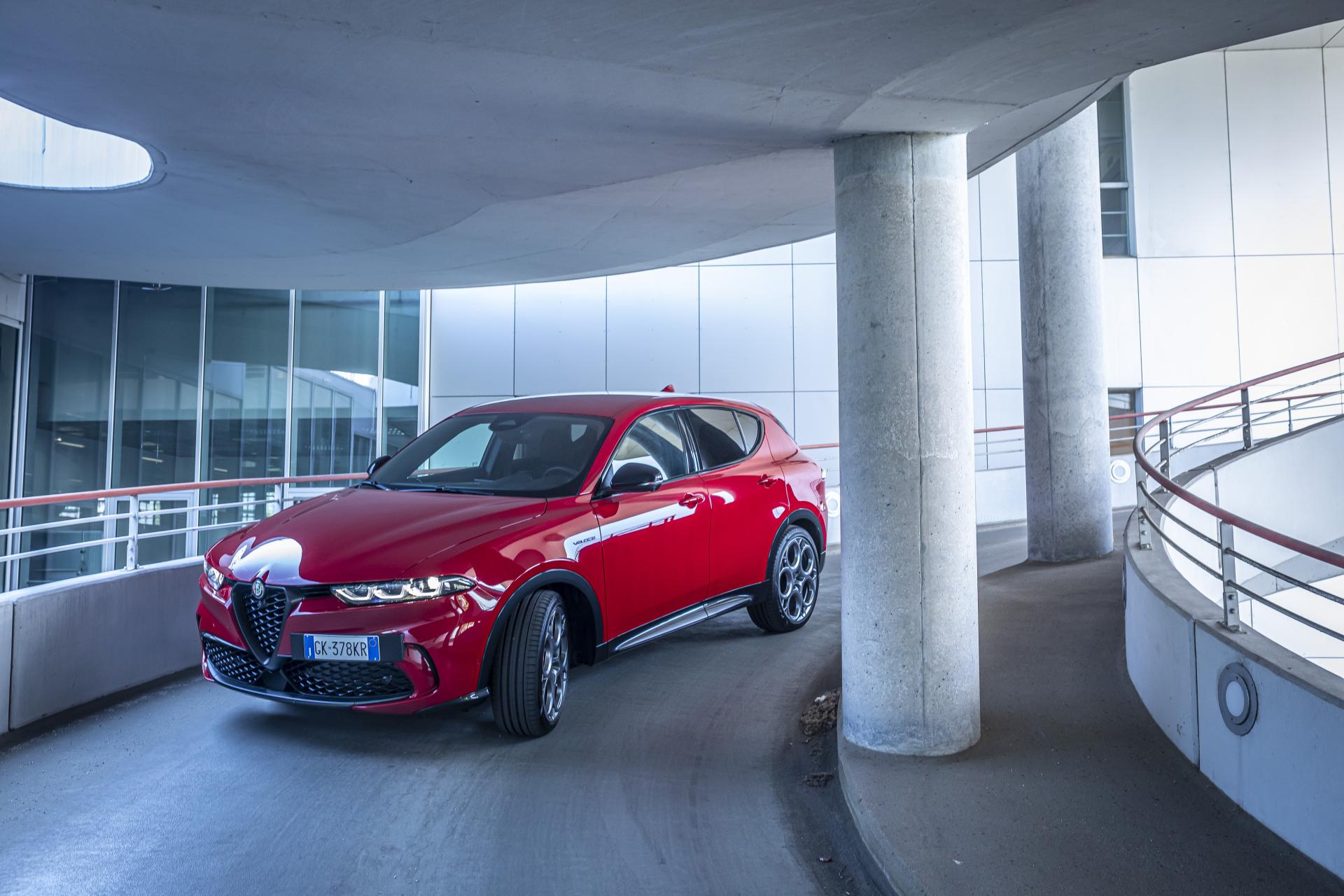 Hauptbestandteil des 48V-Mildhybridsystems ist ein 1,5-l-Turbobenziner mit 118 kW/160 PS, der von einem kleinen, 15 kW/20 PS starken Elektromotor unterstützt wird.