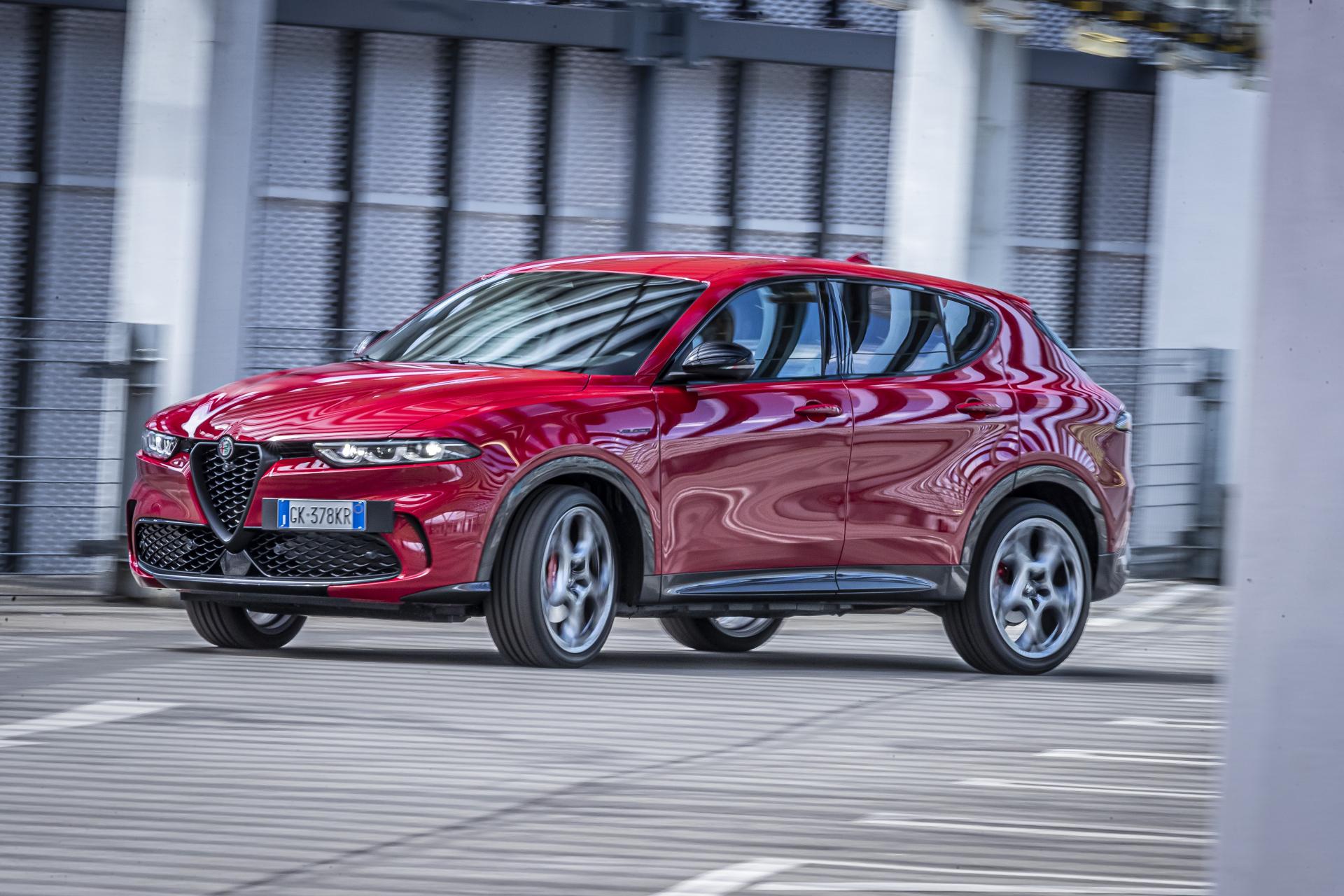 Wer über ein paar Schwächen hinwegsehen kann, bekommt mit dem Tonale aber ein keineswegs schlechtes und überaus schönes Kompakt-SUV, das nicht von der Stange ist.