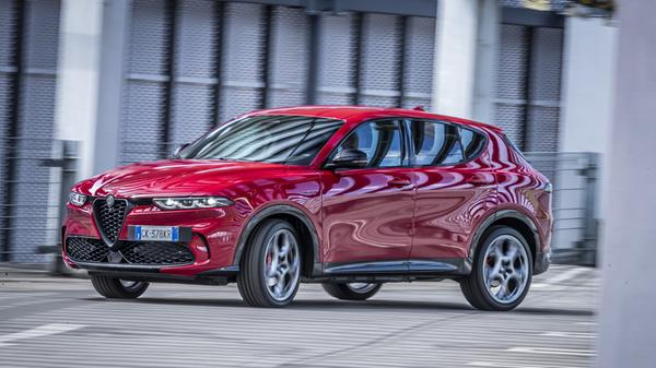 Wer über ein paar Schwächen hinwegsehen kann, bekommt mit dem Tonale aber ein keineswegs schlechtes und überaus schönes Kompakt-SUV, das nicht von der Stange ist.