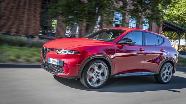 Die 160-PS-Ausbaustufe des 48-Volt-Hybrid gibt es nur auf den beiden Top-Levels "Ti" und "Veloce". Aufgerufen werden Preise ab 43.300 Euro.