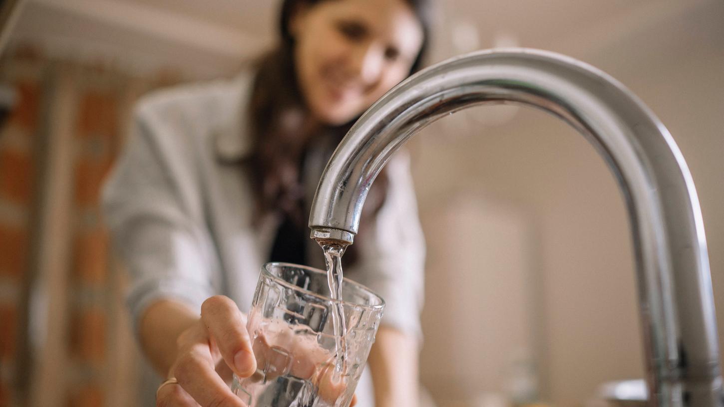 Das Wasser im Stadtgebiet Roth sollte momentan nur getrunken werden, wenn es vorher abgekocht wurde. Das Wasser im Stadtgebiet Roth sollte momentan nur getrunken werden, wenn es vorher abgekocht wurde.