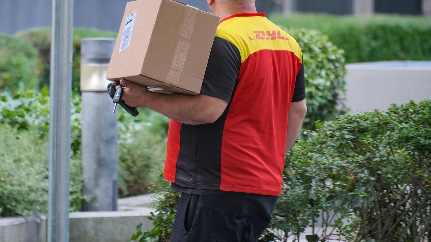 In manchen Fällen müssen die Zusteller nicht mehr klingeln, bevor sie eine Sendung abstellen. (Symbolbild) In manchen Fällen müssen die Zusteller nicht mehr klingeln, bevor sie eine Sendung abstellen. (Symbolbild)