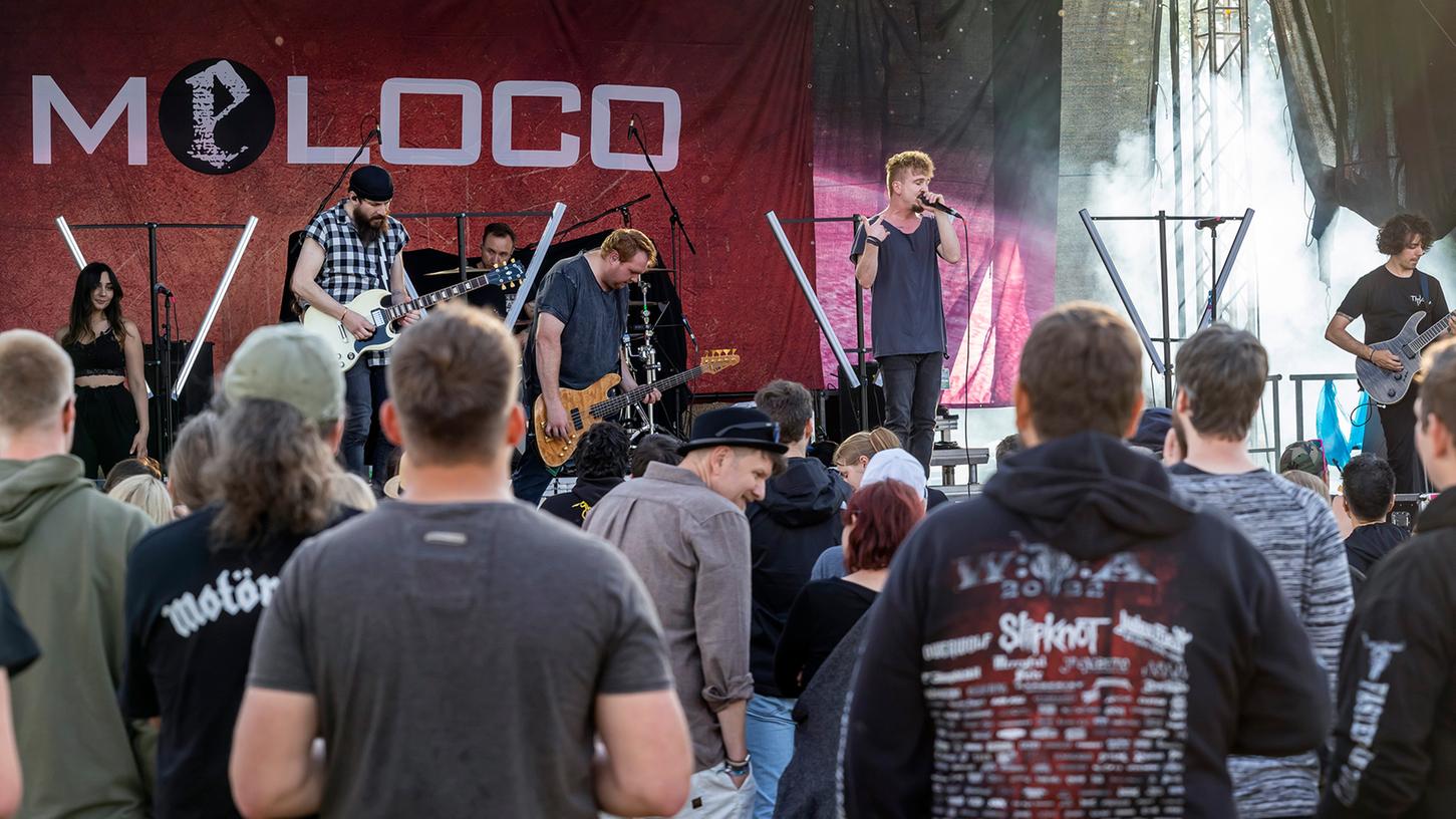 Das Vorstadt Sound Festival in Langensendelbach-Bräuningshof, hier mit der Metal-Band "Meloco".