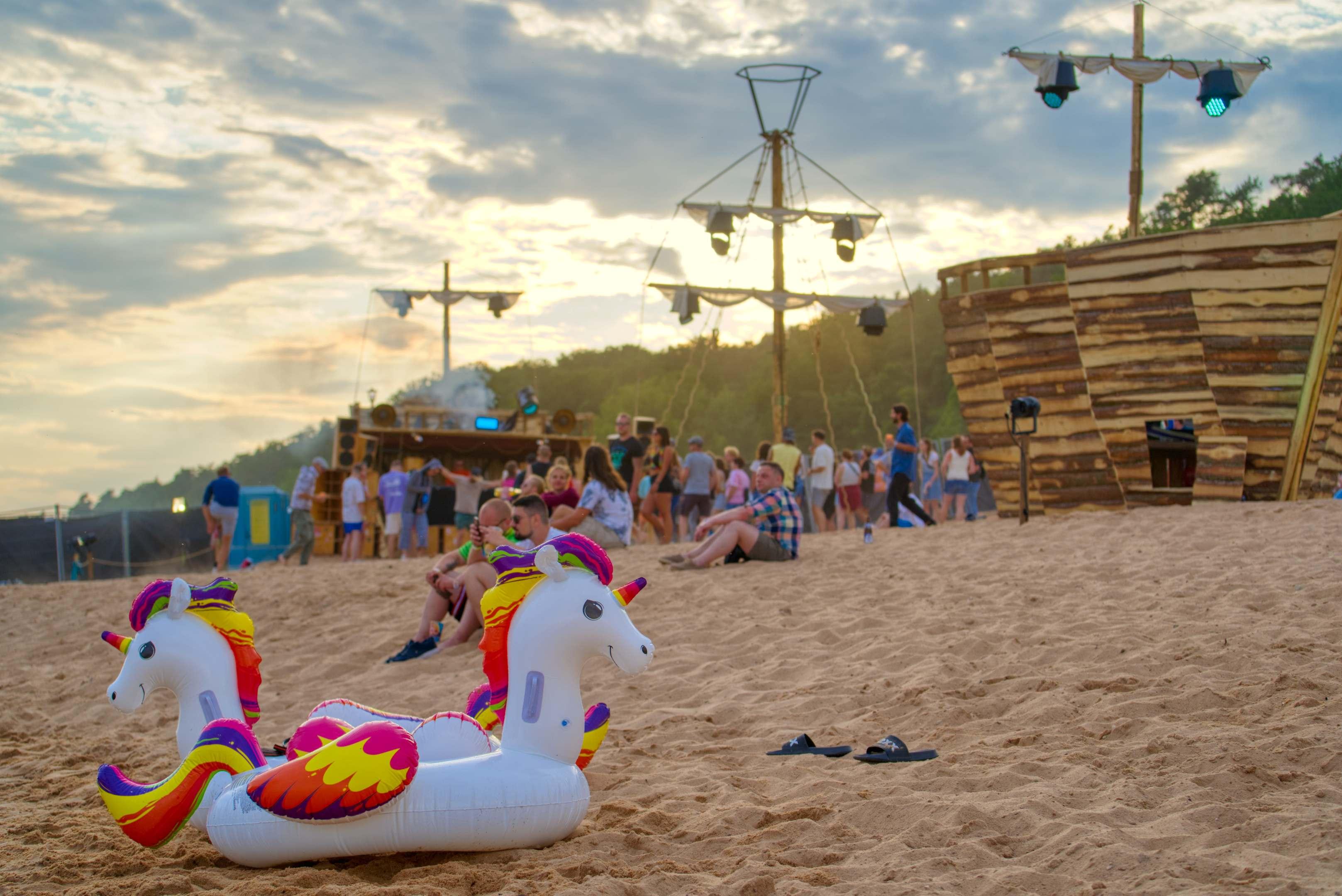 Bei welchem Festival kann man schon mit ein paar Schritten von der Hauptbühne an den Strand und ins Wasser wechseln?
