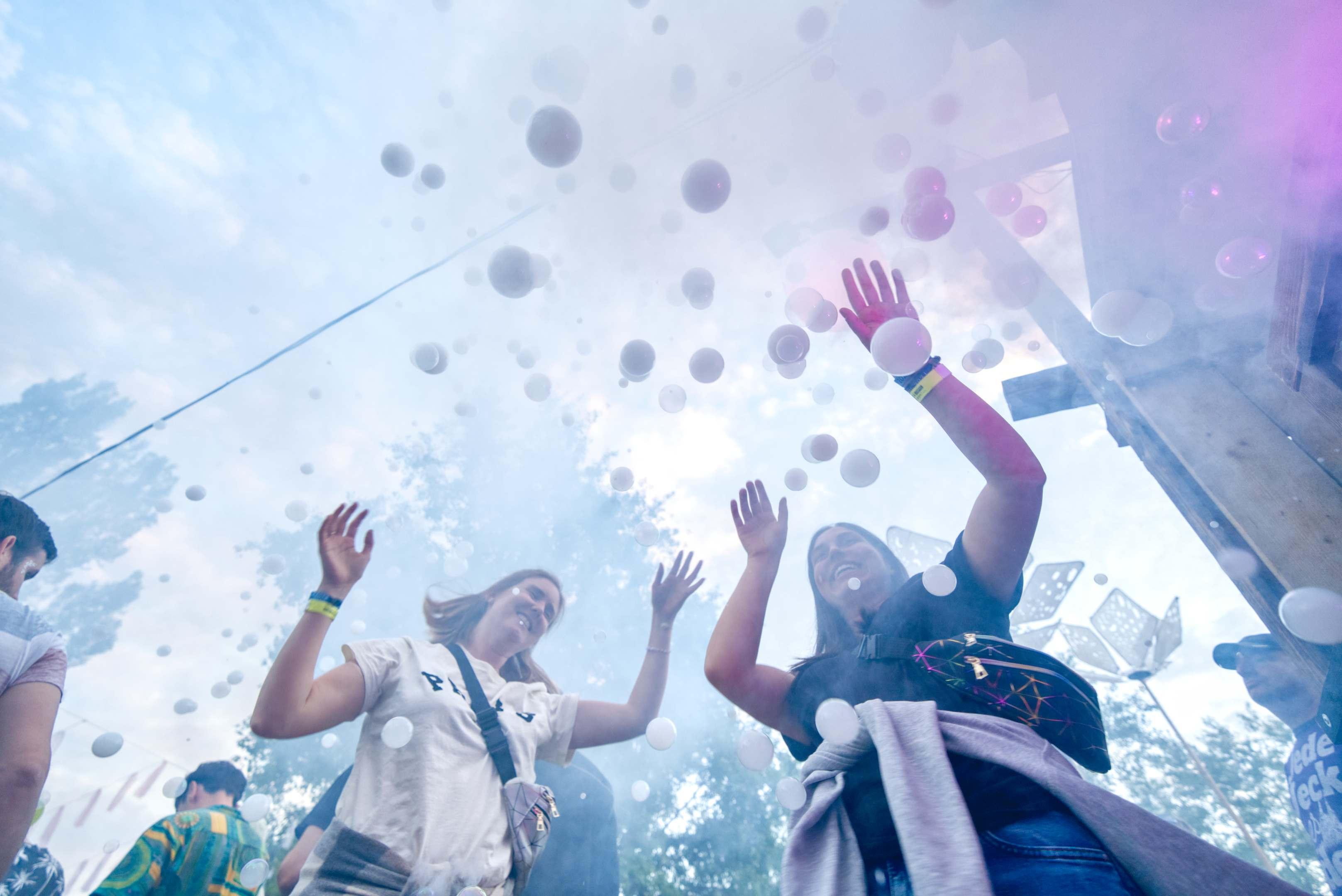 Die Festivalmacher vom Concertbüro Franken hatten sich ein paar Neuerungen auf dem Gelände überlegt und zwei der drei Bühnen ein neues Outfit verpasst. 