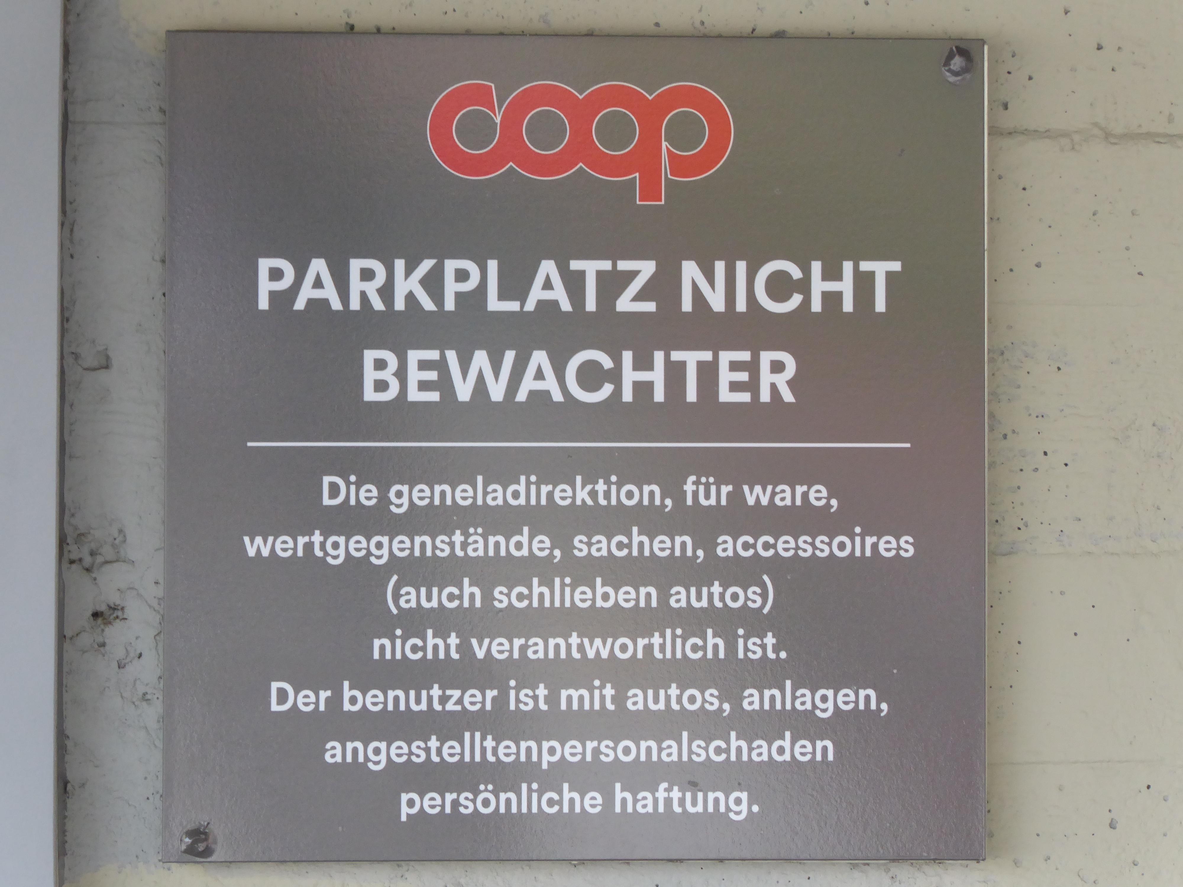 "Offensichtlich ist es Meister Joda persönlich, der den Parkplatz auf dem Dach des Supermarktes betreibt. Und es gibt einen Vorbehalt gegen das Verschieben von Autos durch Handkraft oder Telekinese", schreiben uns Peter Hafner und Sonja Friebel aus Nürnberg. Gesehen haben sie das Schild in Verbania/Piemont, Italien. Alle Bilder der letzten Jahre unserer lustigen Deutschübersetzungen finden Sie hier.