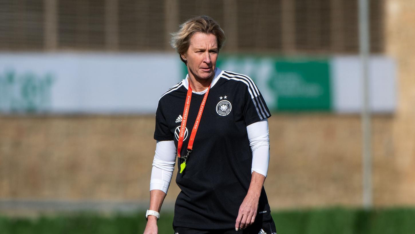 Am Dienstag startet Bundestrainerin Voss-Tecklenburg mit dem DFB-Team in die Vorbereitung auf die Fußball-WM.