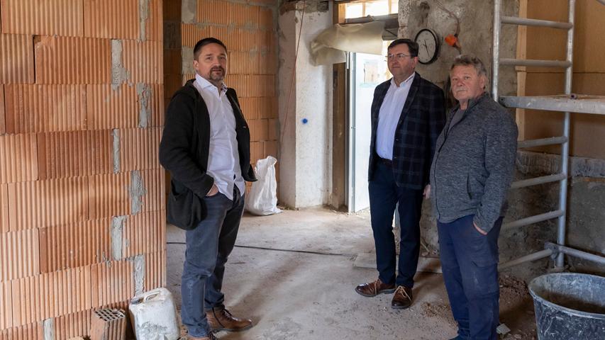 Investor Christian Kress mit Bürgermeister Alwin Gebhardt und seinem Onkel Robert Schuster.
