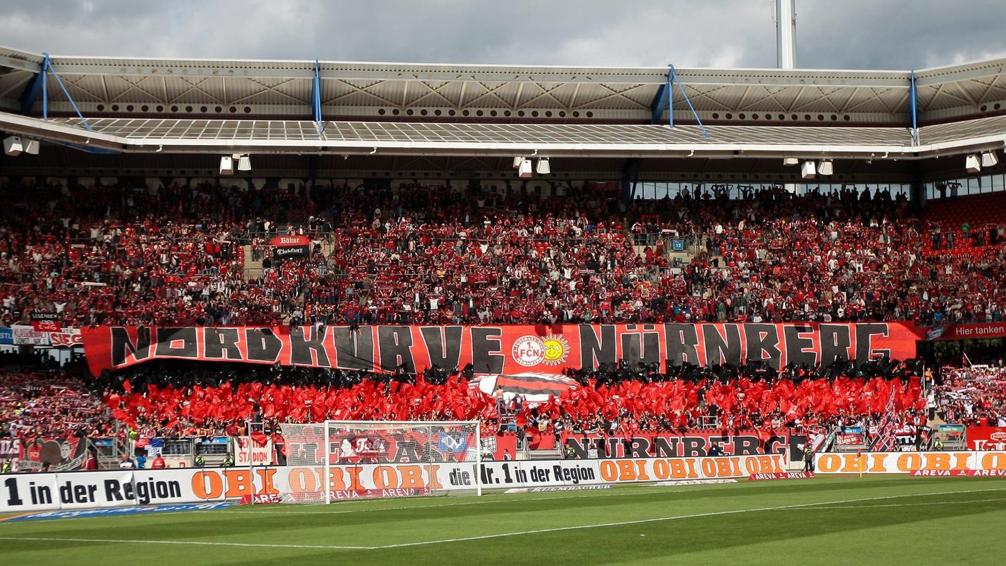 Eigentlich ist die Nordkurve die Heimat der Nürnberger Ultras. Gegen Aue allerdings ändert sich das.