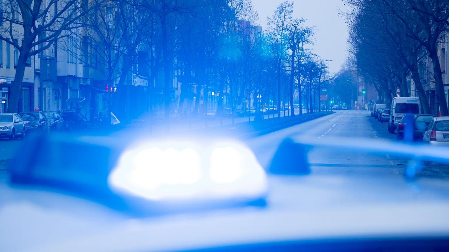 Die Polizei ermittelt nun zu dem tödlichen Verkehrsunfall. Die Polizei ermittelt nun zu dem tödlichen Verkehrsunfall.
