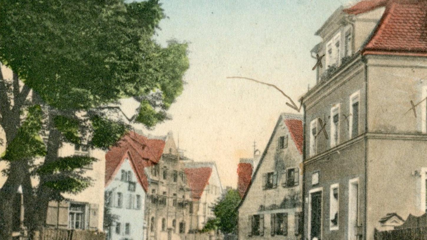 Um 1910 zeigte sich die Winner Zeile auf dieser Ansichtskarte als malerische, durchgrünte Dorfstraße mit Wohnhäusern und landwirtschaftlichen Nebengebäuden aus rund 300 Jahren.