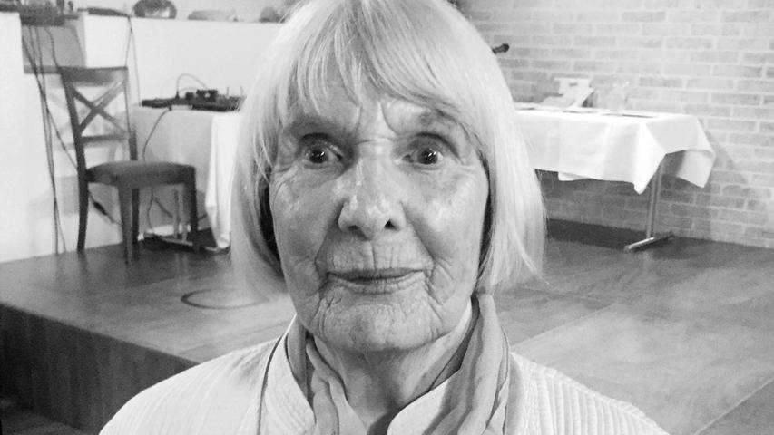 Die Kinderbuch-Illustratorin Lilo Fromm ("Der goldene Vogel") ist tot. Sie starb im Alter von 94 Jahren in Hamburg, wie eine Freundin Fromms der Deutschen Presse-Agentur mitteilte.