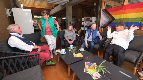 Queerer Seniorentreff: Bunte Runde der VielfAlt