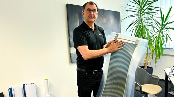 Photovoltaik aus dem Drucker - in Erlangen arbeiten Forschende an flexiblen Solarmodulen