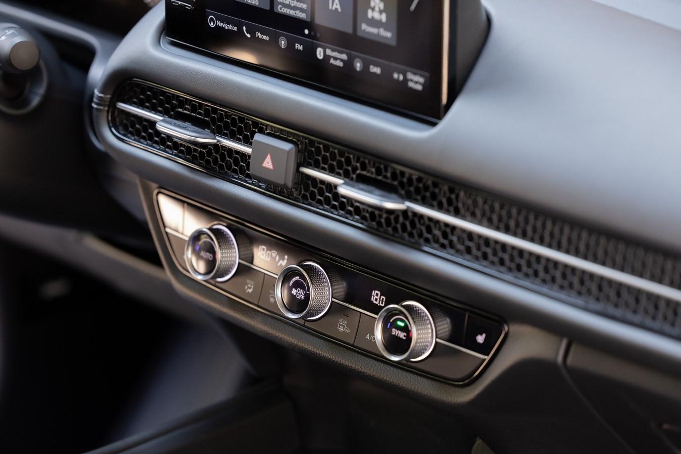 Es gibt auch noch haptische Bedienelemente.