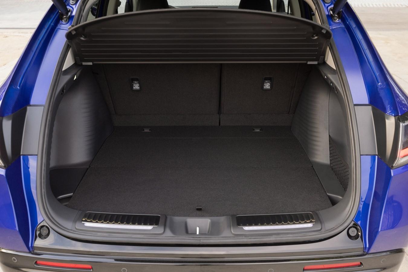 Ins Gepäckabteil passen klassenübliche 370 bis 1291 Liter.