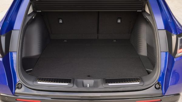 Ins Gepäckabteil passen klassenübliche 370 bis 1291 Liter.