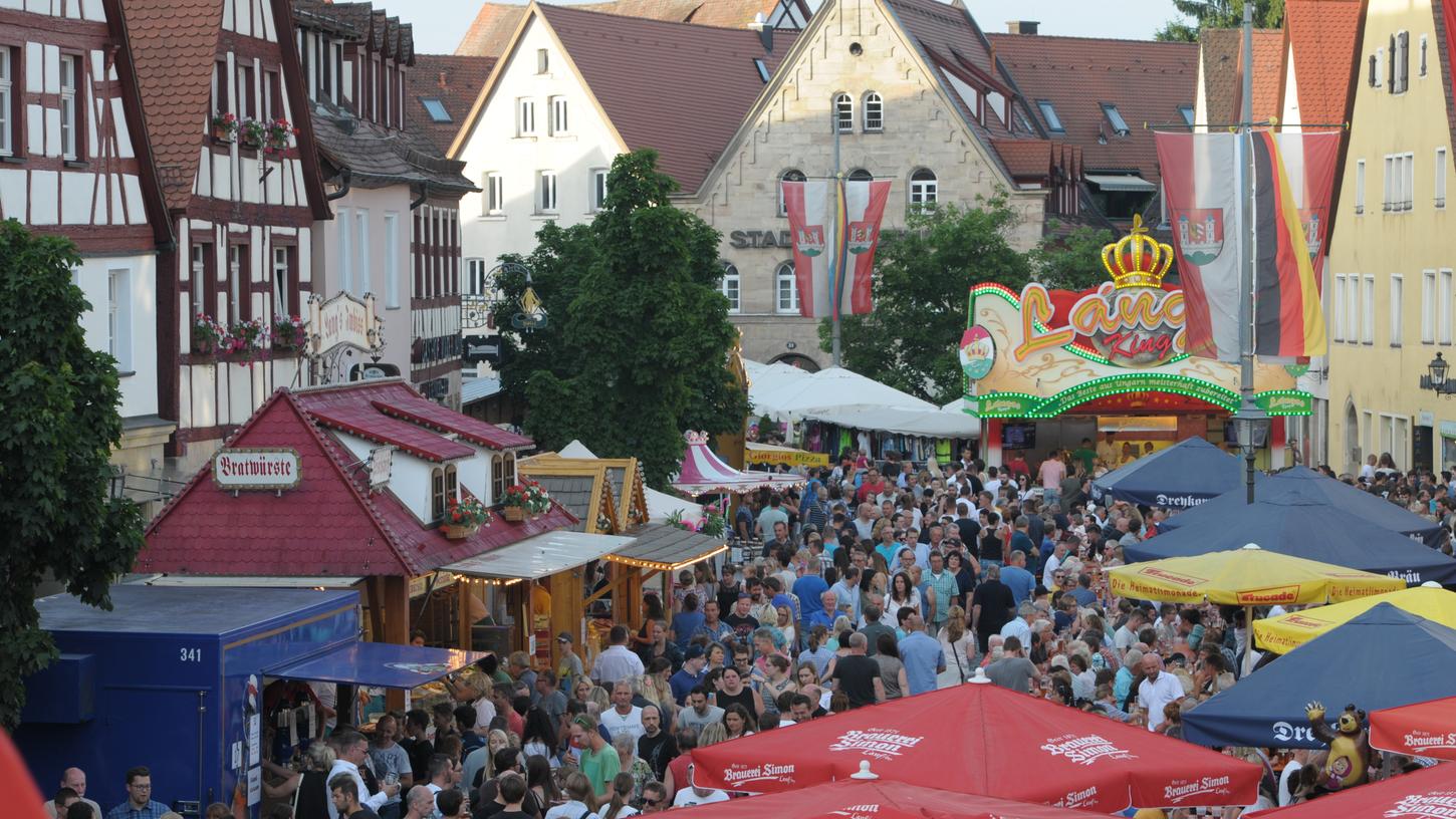 Das "größte Klassentreffen": Altstadtfest auf dem Laufer Markplatz und in den Gassen der Altstadt.