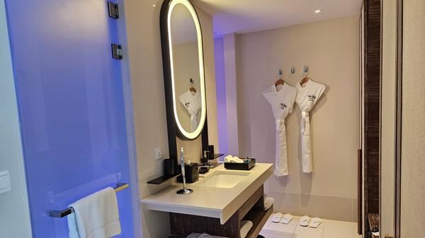 Zahlreiche Hotels auf den Malediven bedienen das Luxussegment - und kümmern sich auch um außergewöhnliche Wünsche der Gäste. Sie wollen in ihrer Villa Klavier spielen? Kein Problem, wir besorgen ihnen ein Klavier.