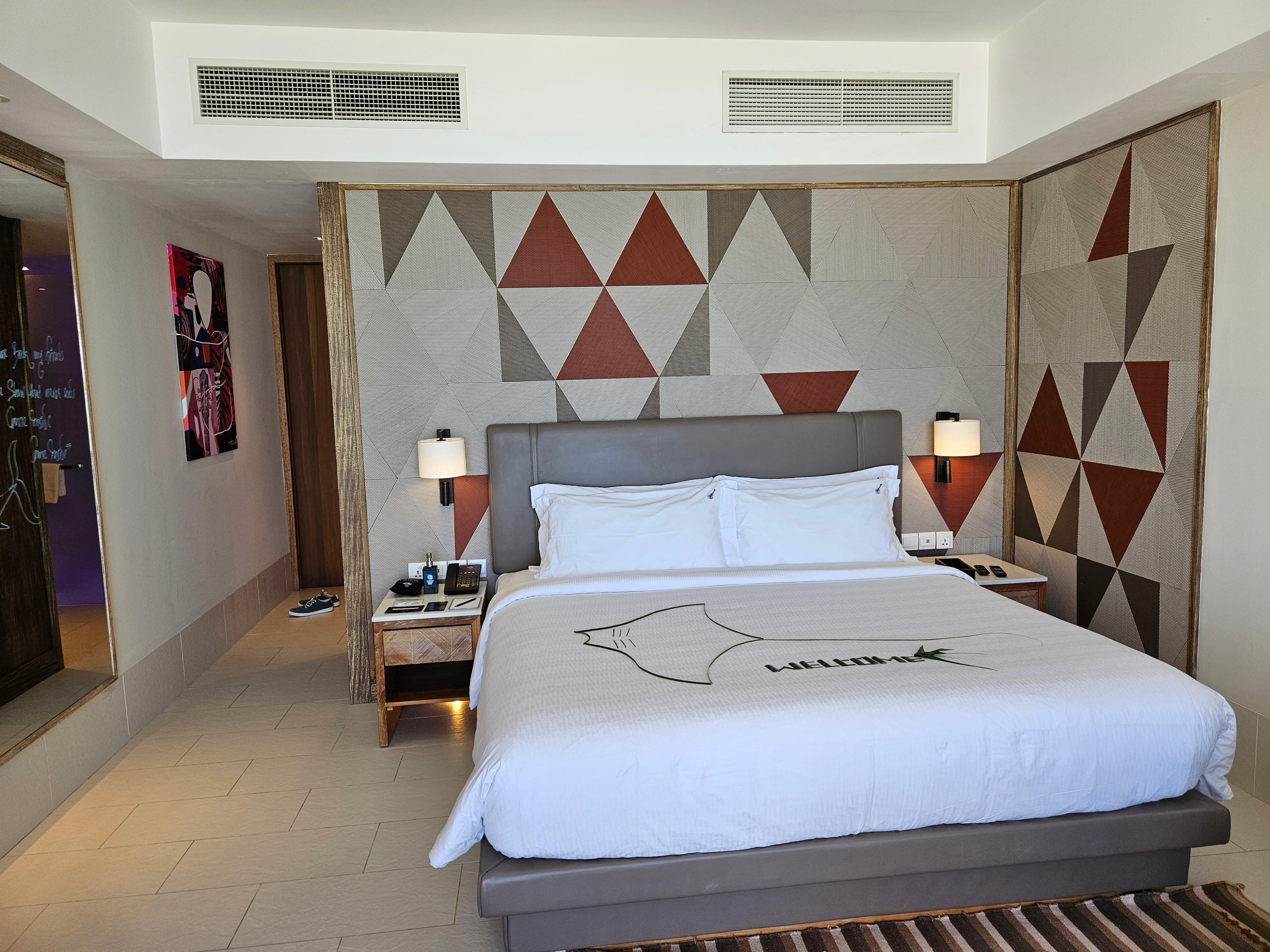 Wer weniger Geld für den Urlaub in den Malediven ausgeben will, nächtigt auf den Inseln, auf denen die Malediver leben. Laut aktuellen Daten gibt es 830 Gasthäuser.