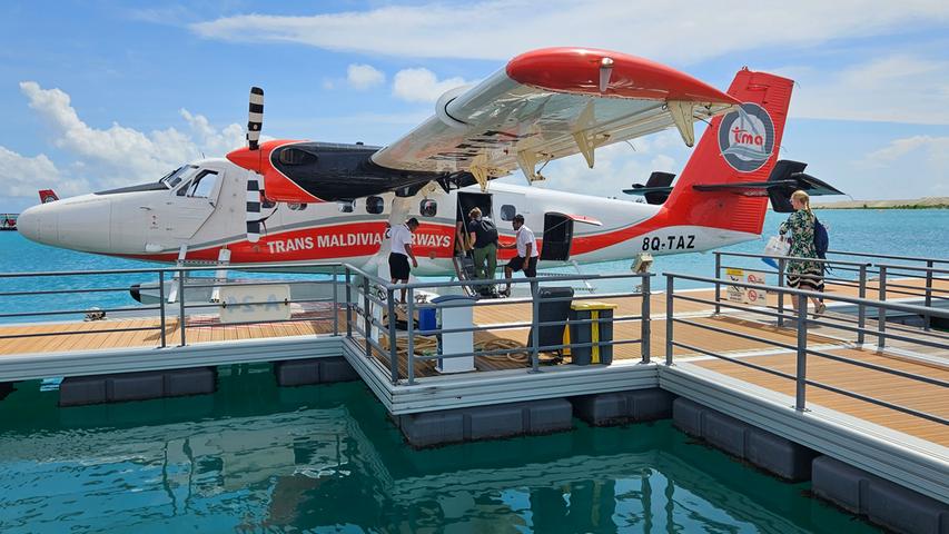 Die Malediven bestehen aus Hunderten Inseln, zwischen denen große Distanzen liegen. Die bequemste Art von Insel zu Insel zu gelangen sind Wasserflugzeuge. Der älteste Anbieter auf den Malediven heißt Trans Maldivian Airways. In den kleinen Flugzeugen...