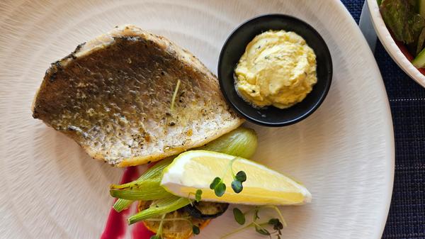 Auf den Speisekarten der Hotel-Restaurants wird der "Fang des Tages" angepriesen.