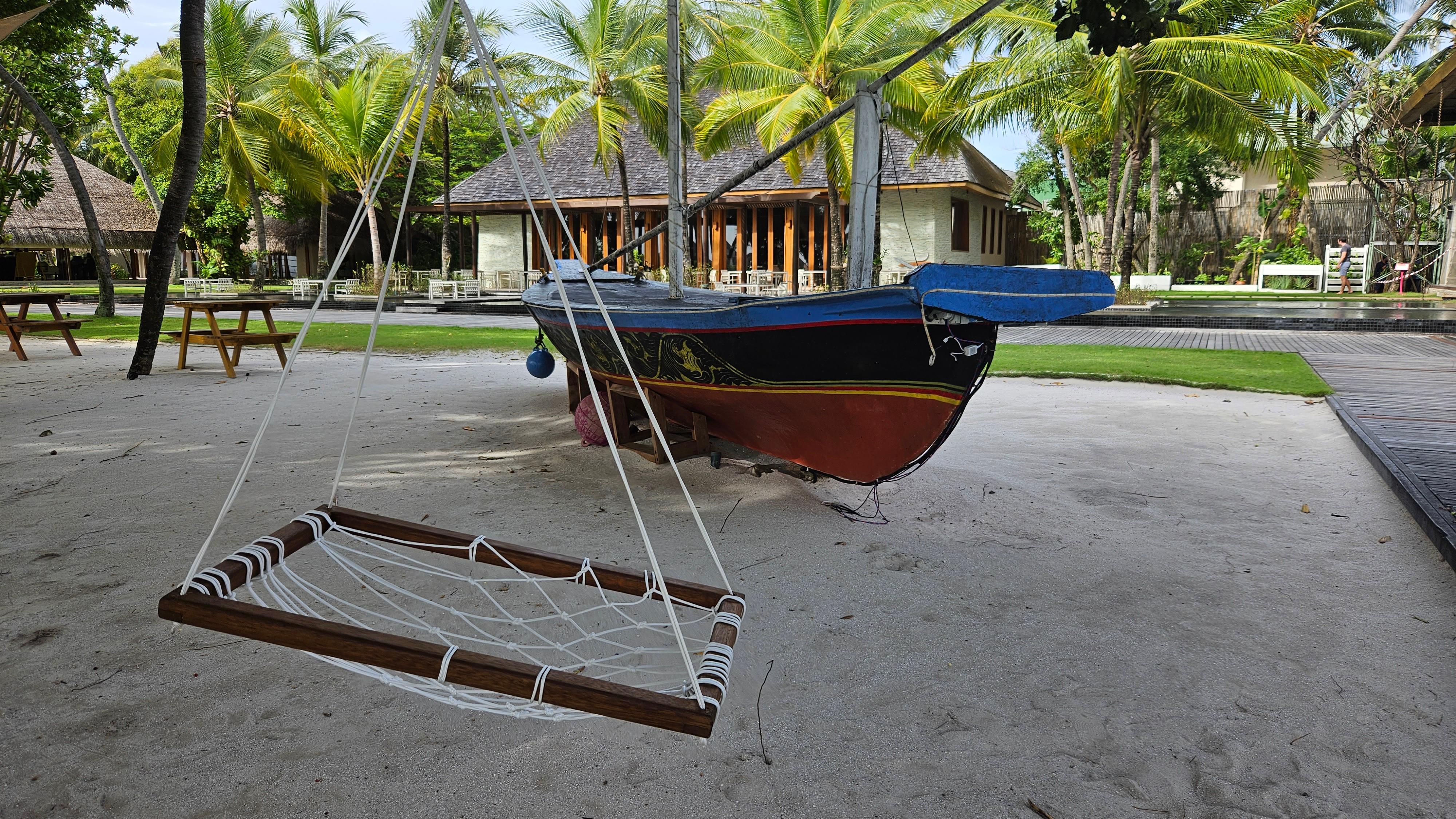Viele der traditionellen Segelboote werden aus dem Holz der Kokosnusspalme hergestellt.