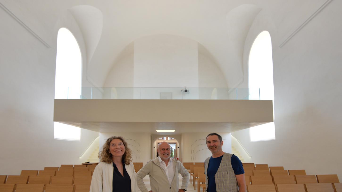 Es ist vollbracht: Architektin Stephanie Sauer, Architekt Christian Brückner und Pfarrer Michael Murner. Es ist vollbracht: Architektin Stephanie Sauer, Architekt Christian Brückner und Pfarrer Michael Murner.