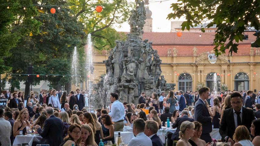 Kaiserwetter und edle Stoffe: So traumhaft feiert Erlangen das Schlossgartenfest