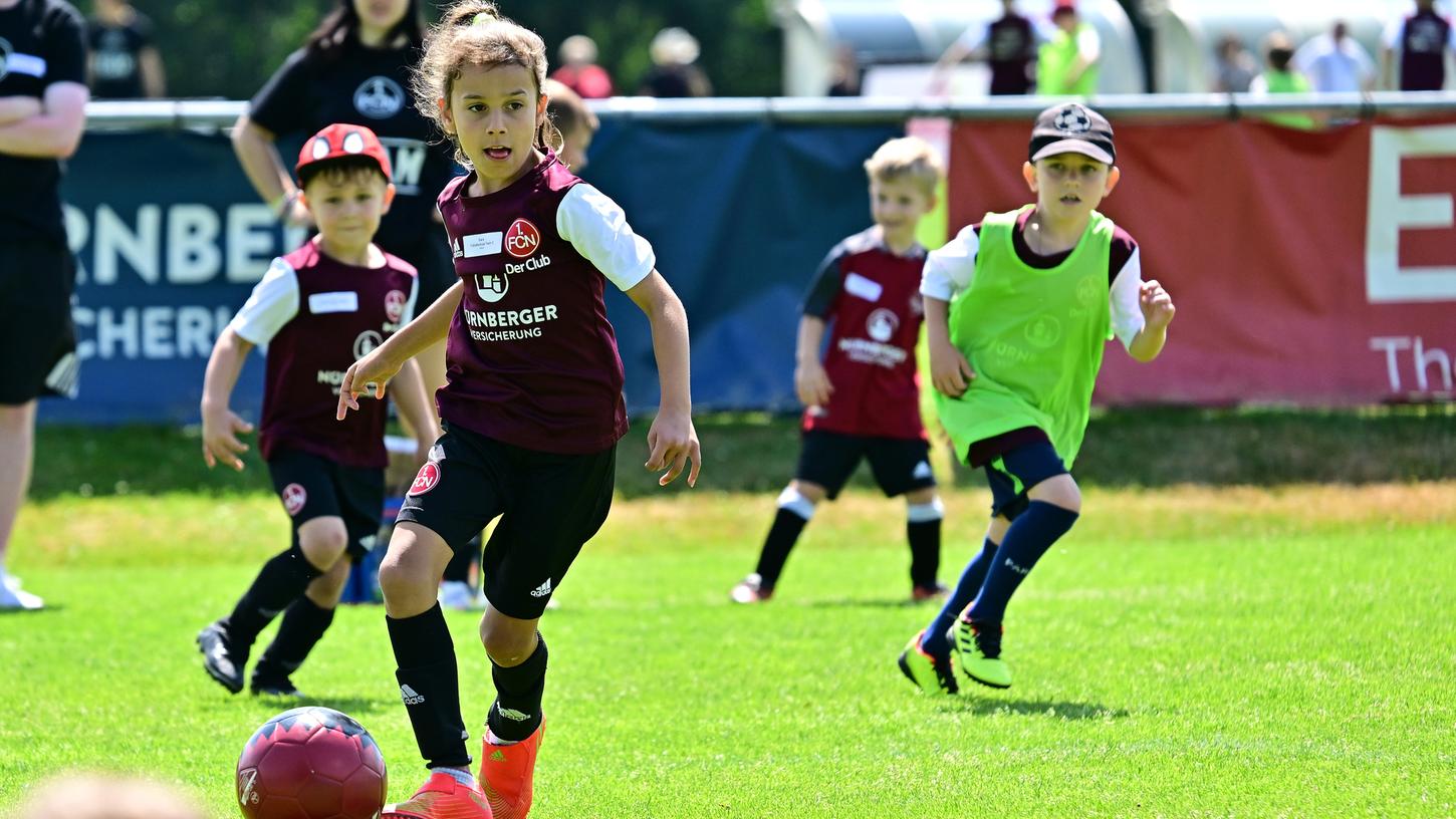 Im Jugendfußball setzen schon viele Vereine auf die momentan heiß diskutierte Spielform: Hier ein Bild vom "Community Kids Day - Funino" beim 1. FC Nürnberg. 