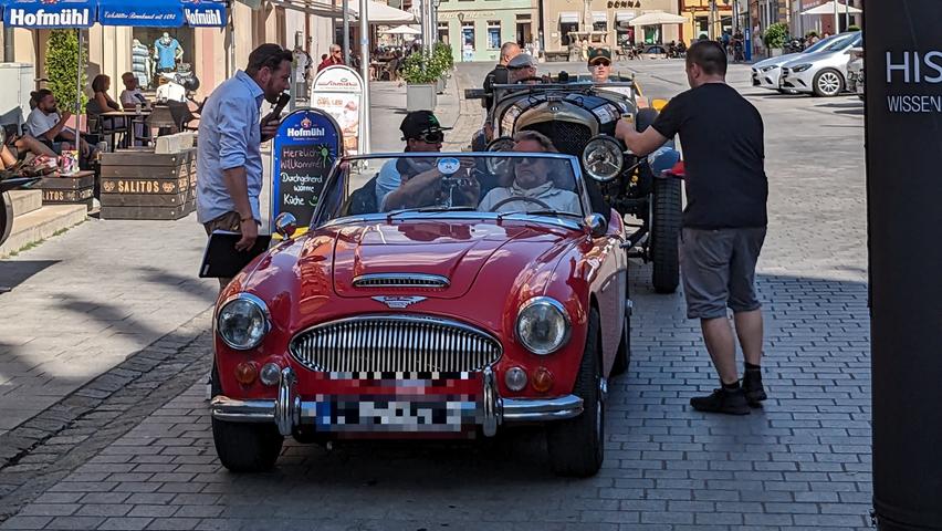 Da war die Welt noch in Ordnung. Wenige Minuten später ruinierte ein Brand den glitzernden Oldtimer. Da war die Welt noch in Ordnung. Wenige Minuten später ruinierte ein Brand den glitzernden Oldtimer.