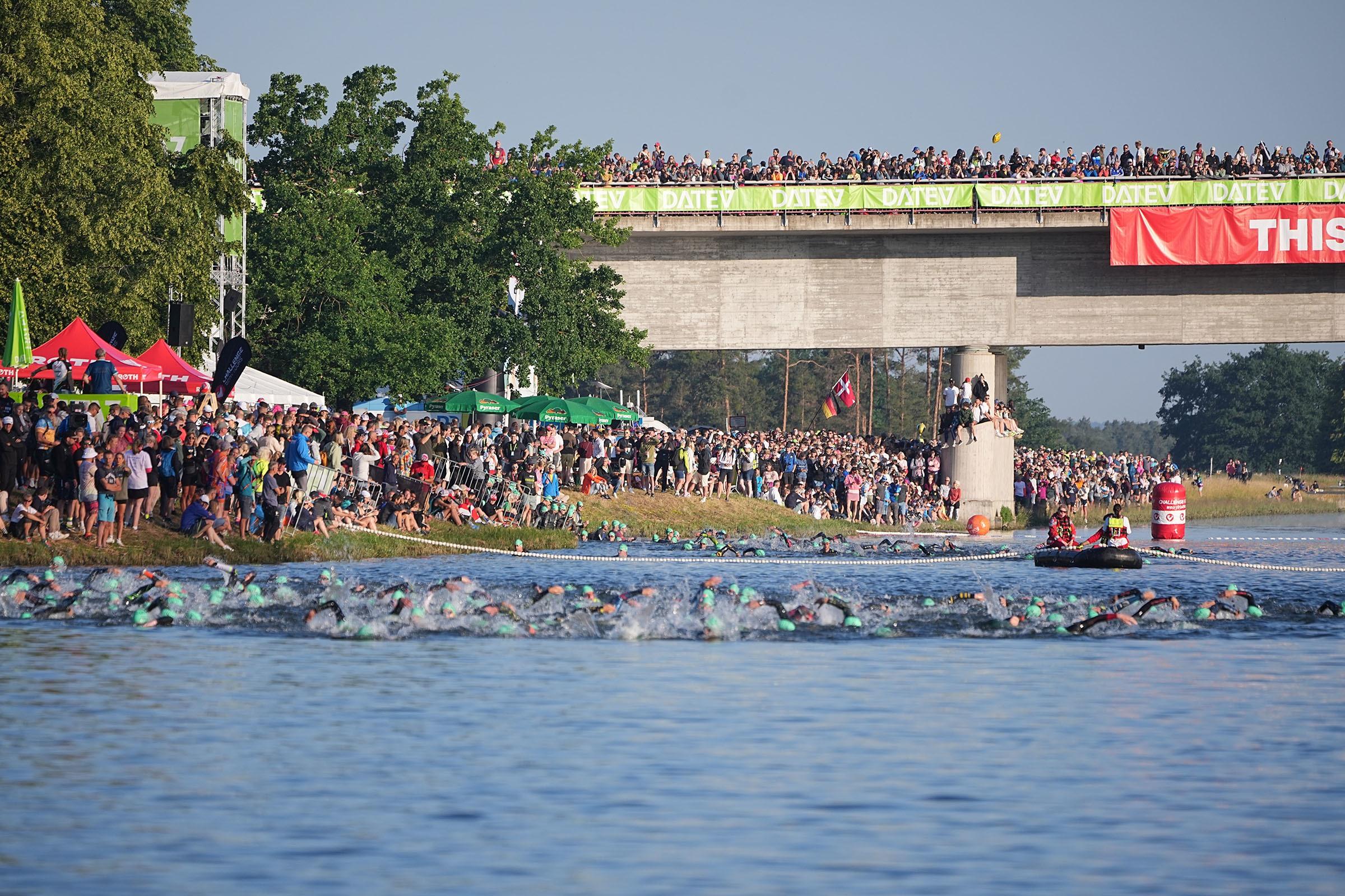 Schon morgens beim Start um 6.30 Uhr waren Tausenden Zuschauer am Kanal versammelt, um nichts zu verpassen.