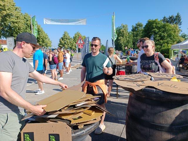 Schon mal Anfeuern üben. Hauptsache: laut! Auch so ein Anfeuer-Hotspot bei "Radfreunde/Hilpoltstein-Buchstaller".
