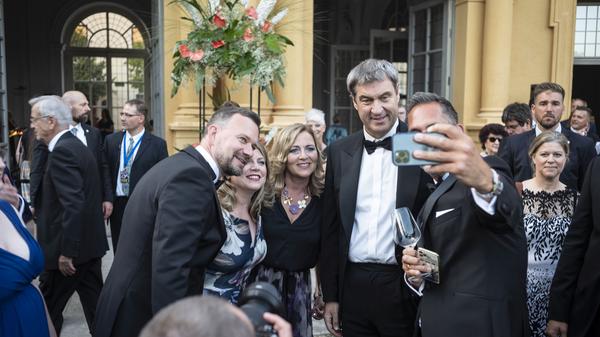 Heißbegehrt beim Schlossgartenfest: Ein Selfie mit Markus Söder.
