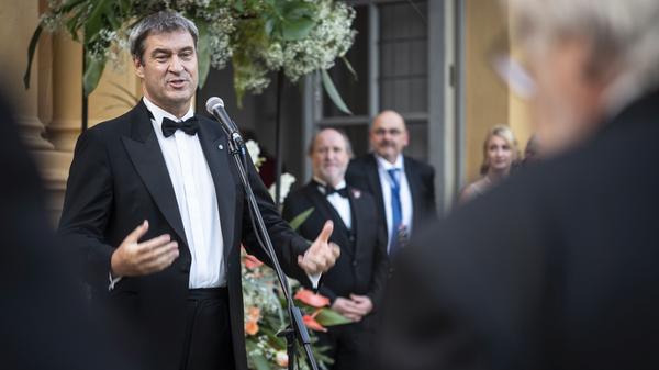 Der Ministerpräsident, der einst auch an der FAU eingeschrieben war, hielt eine kurze Rede.