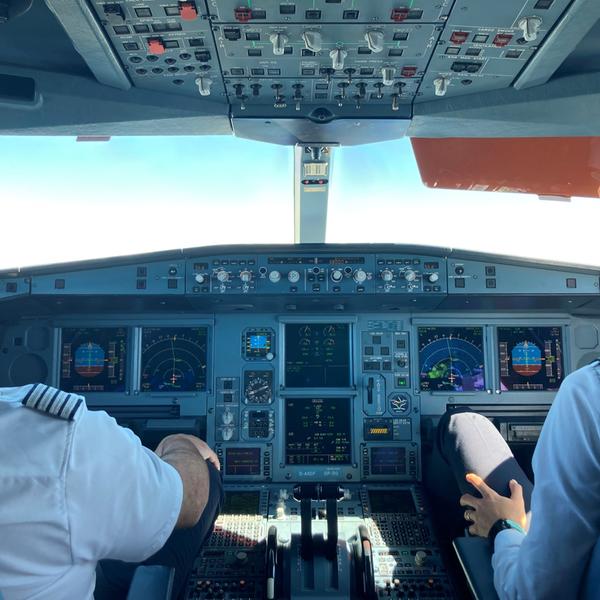 Cockpit A330.jpg