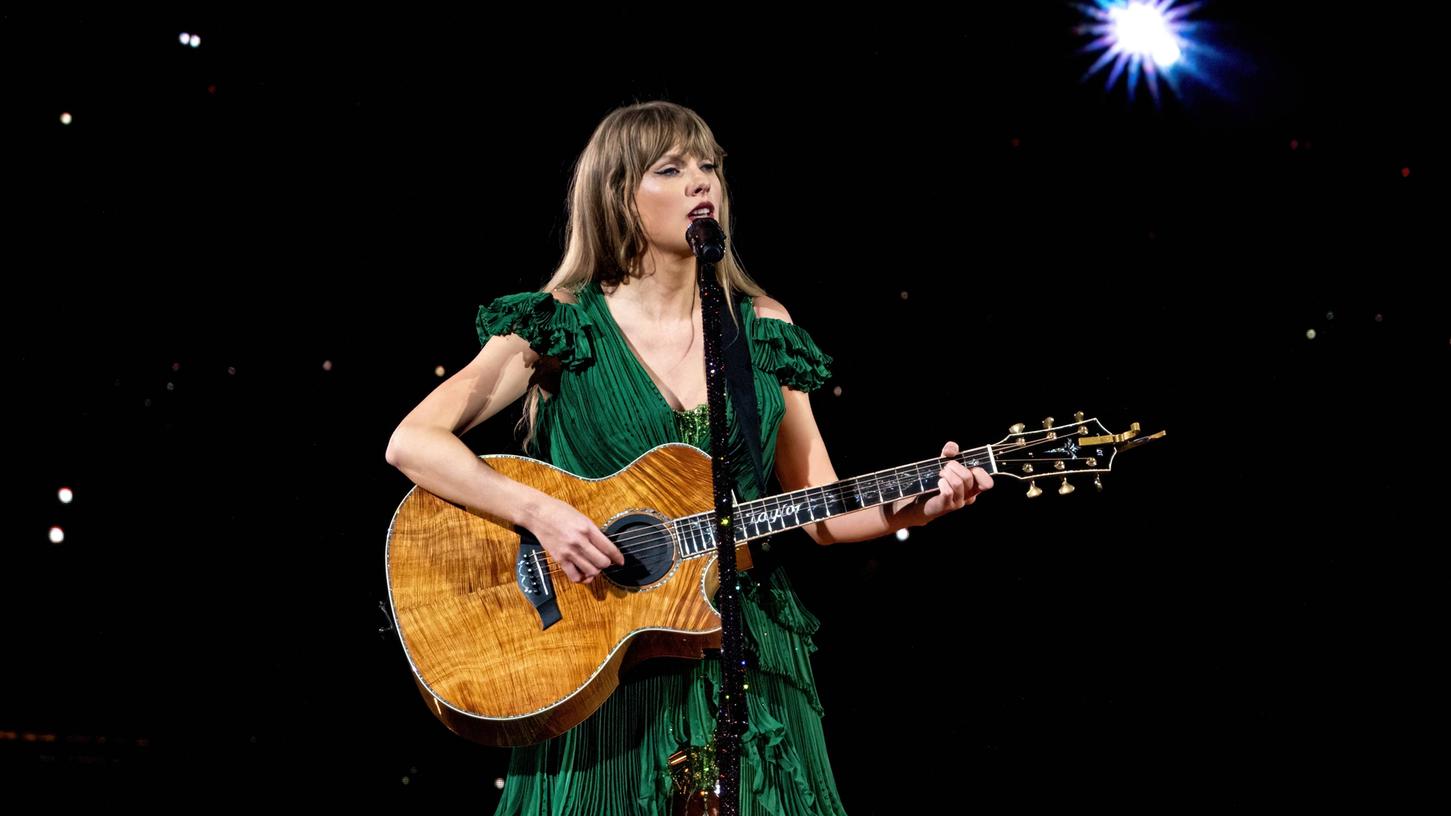 Inzwischen hat Taylor Swift wieder ein paar Country-Songs geschrieben, "Betty" zum Beispiel oder "I Bet You Think About Me", das sie gemeinsam mit Country-Superstar Chris Stapleton aufnahm.